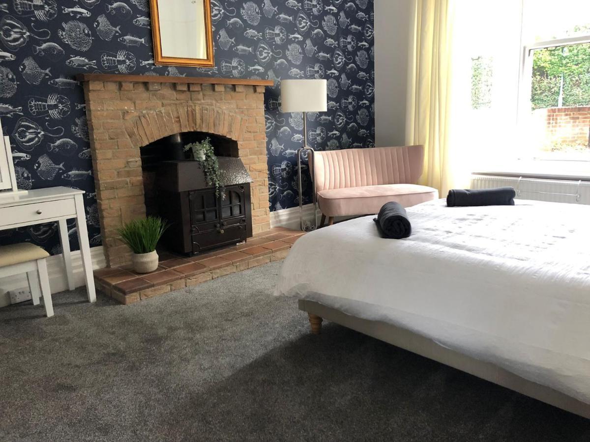 Summer Breeze -3 Bed-Sleeps 6-Parking-Walk To The Beach-Spacious-Families-Groups-Professionals Welcome Bournemouth Exterior foto